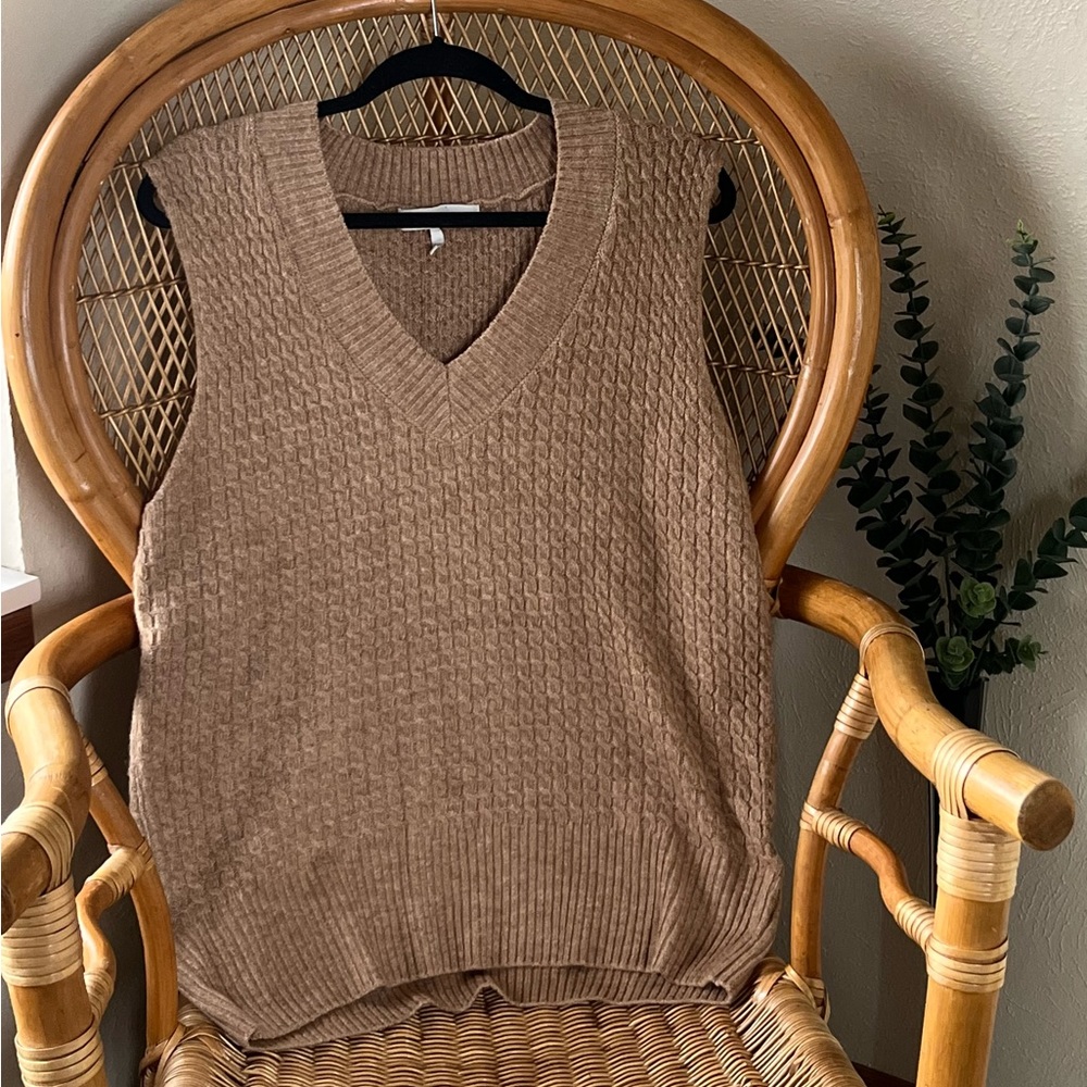Sweater vest